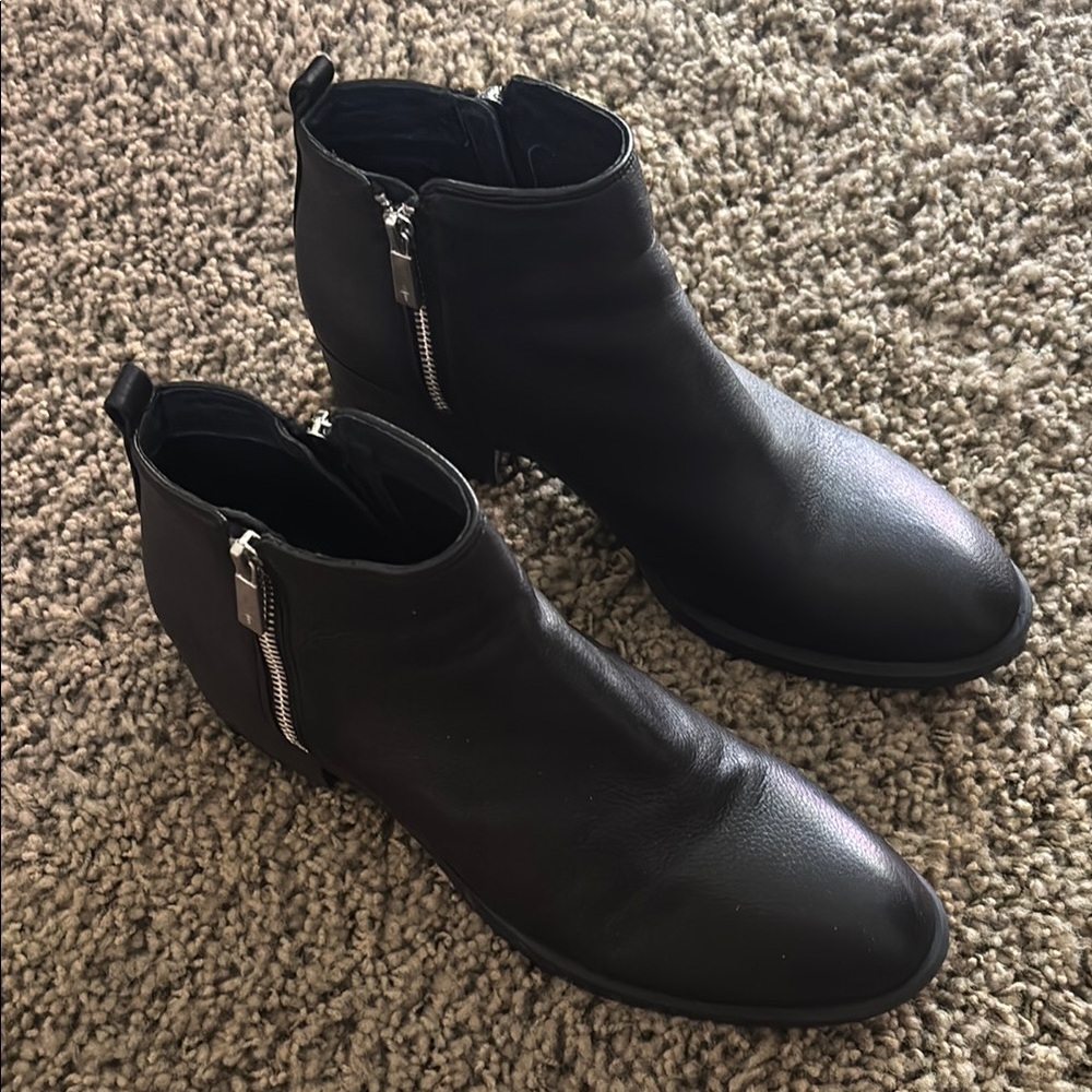 Kenneth Cole New York Black Ankle Boots Sleek Design